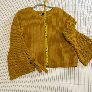 Mustard sweater think sleeve size xl
